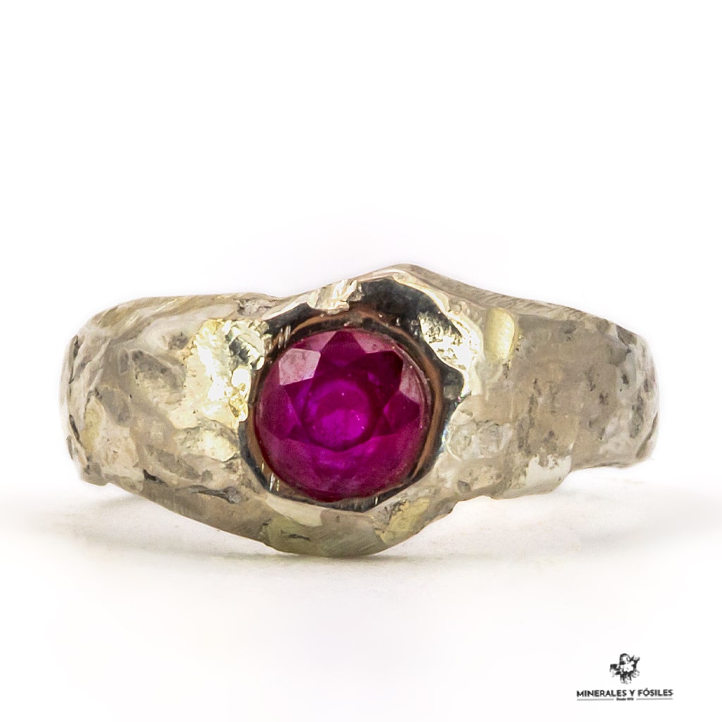 ANILLO DE RUBÍ UNICO