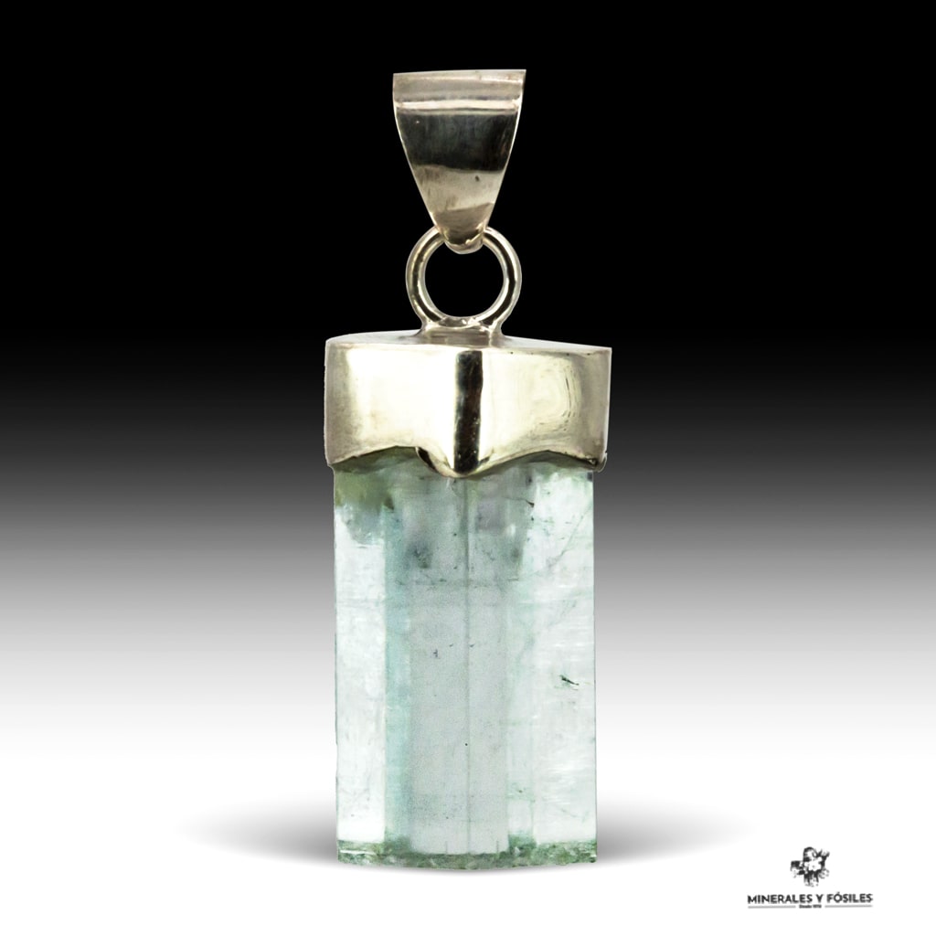 COLGANTE DE AGUAMARINA CRISTALIZADA