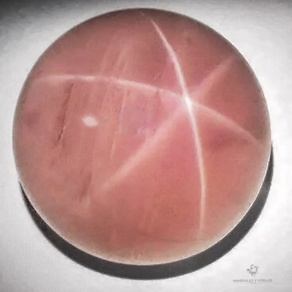 ESFERA DE CUARZO ROSA ESTRELLA MADAGASCAR