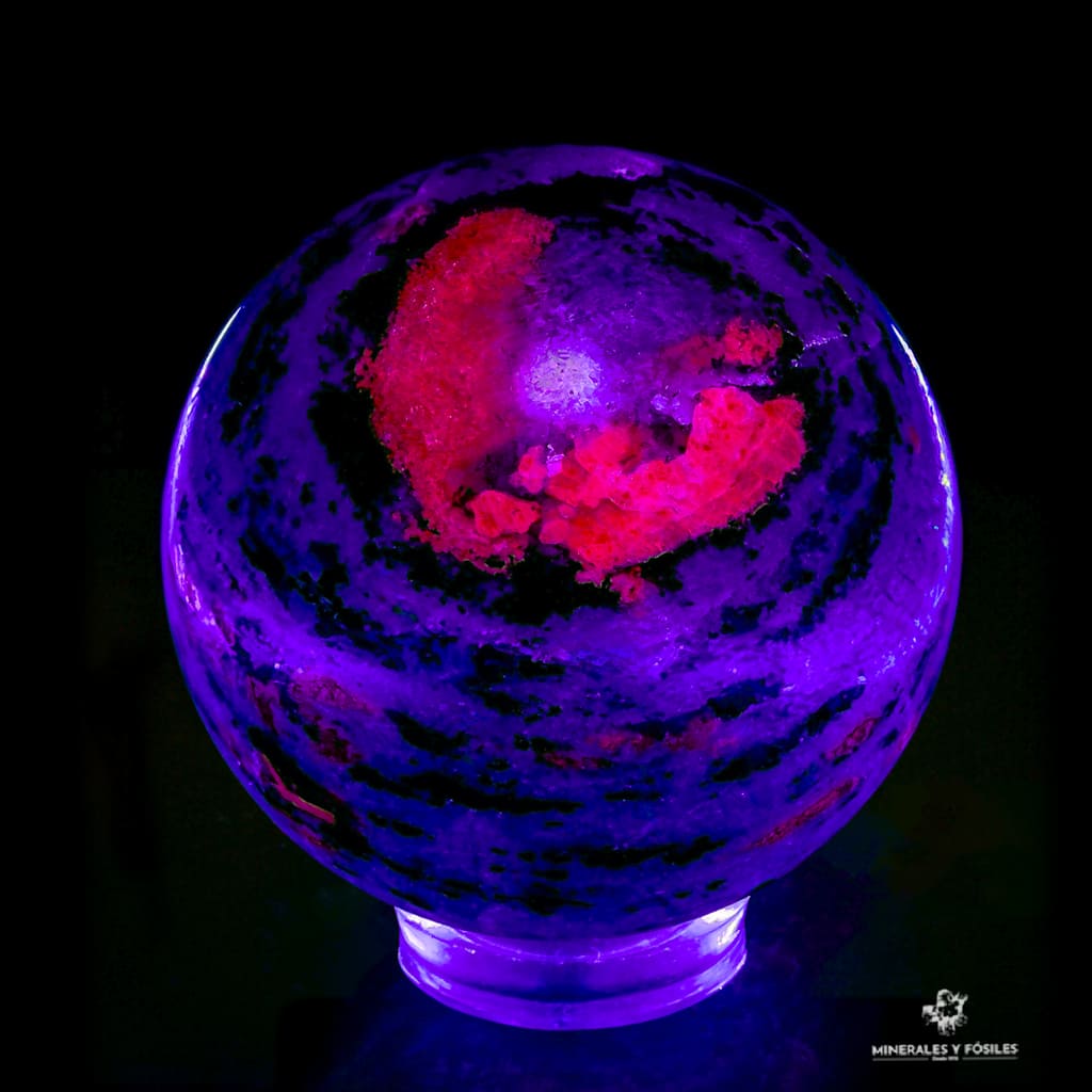 ESFERA RUBÍ CON ZOISITA LUZ UV